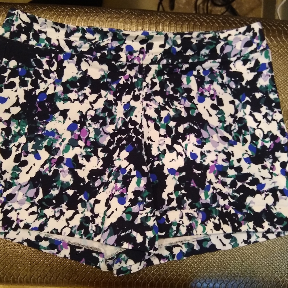 Margaret M lea printed shorts size M